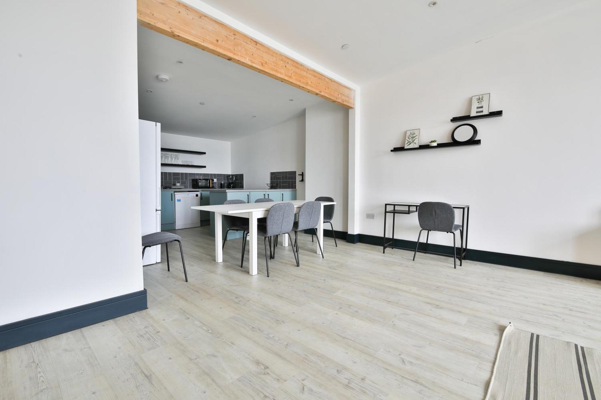The Kingsway- 2 Bedroom Central Swansea Apartments By Stayright Экстерьер фото