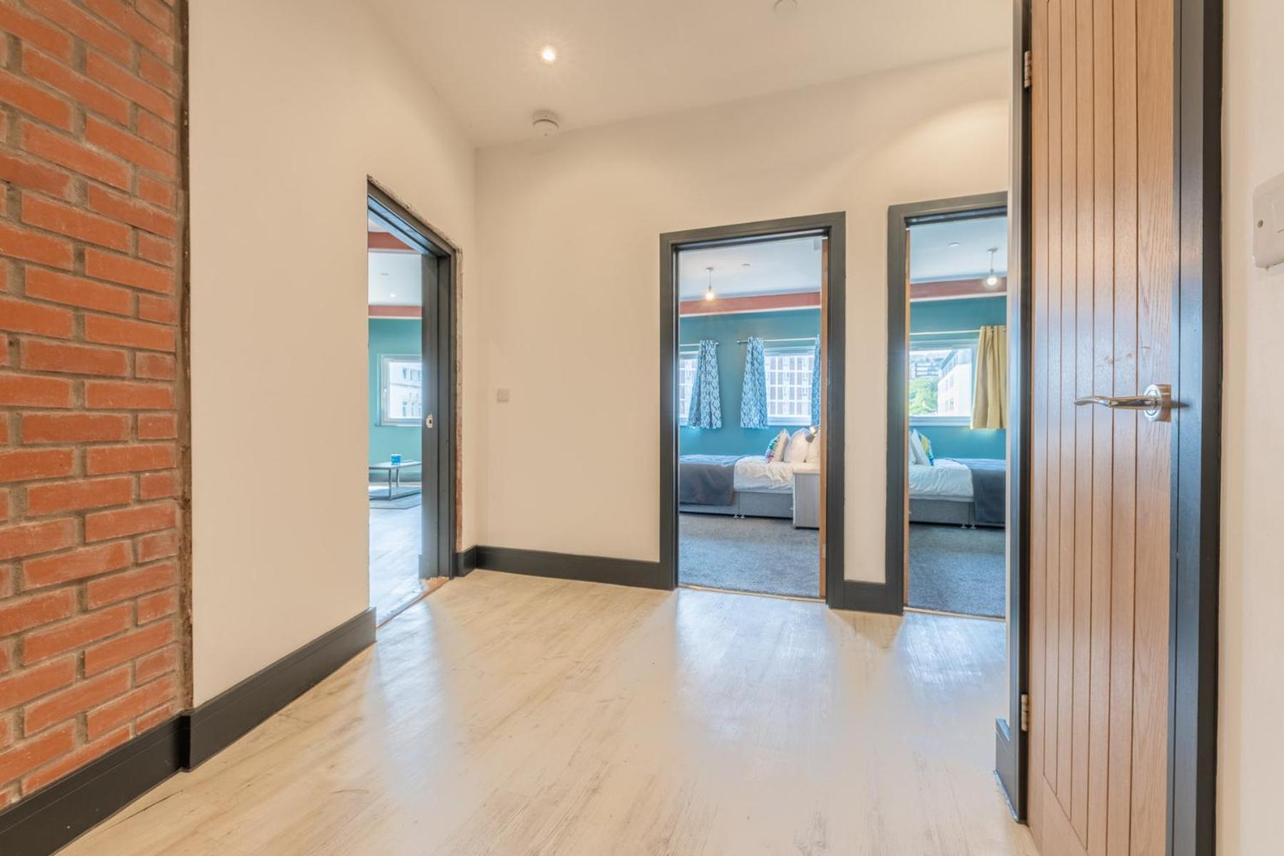 The Kingsway- 2 Bedroom Central Swansea Apartments By Stayright Экстерьер фото