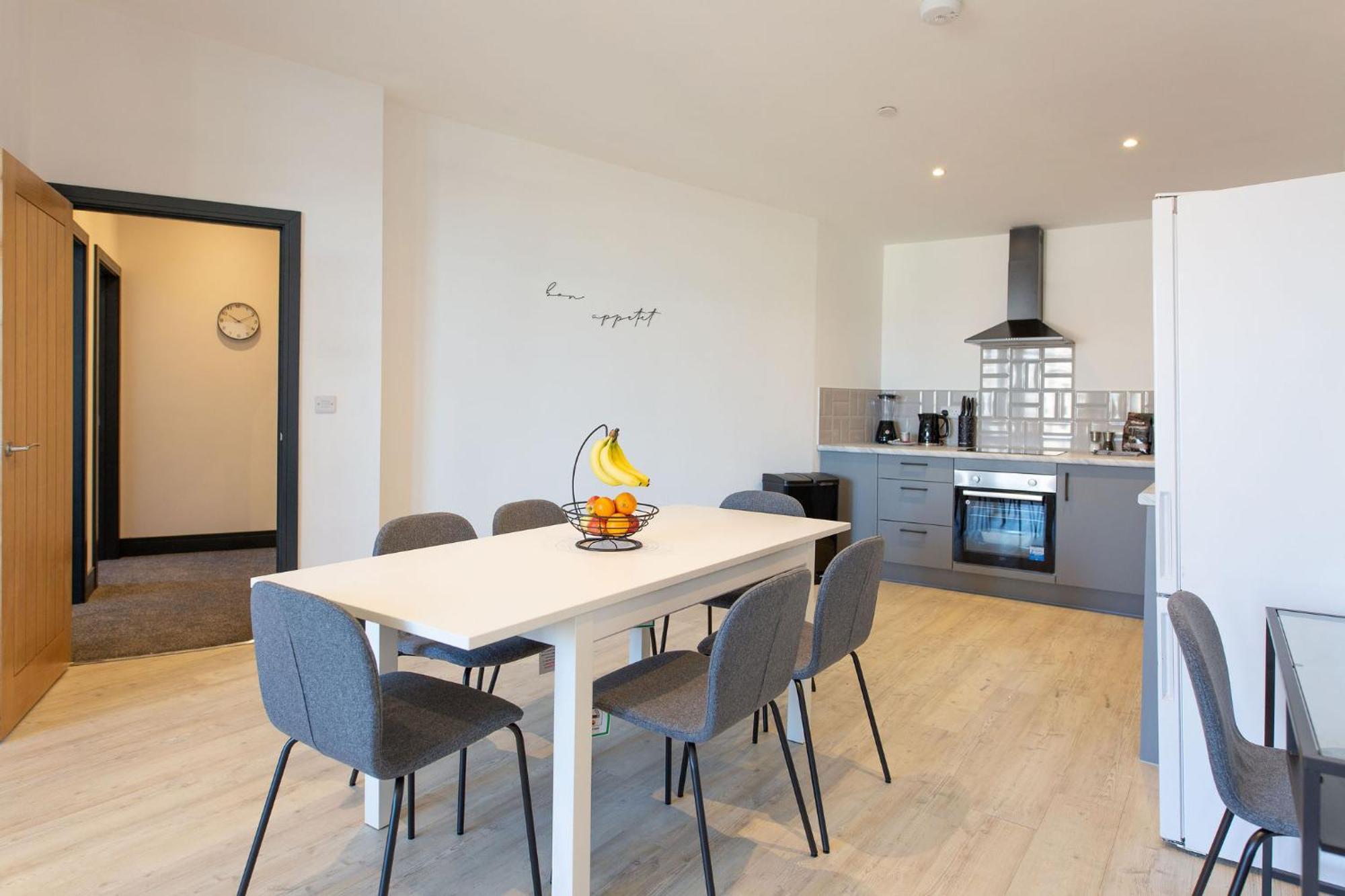The Kingsway- 2 Bedroom Central Swansea Apartments By Stayright Экстерьер фото