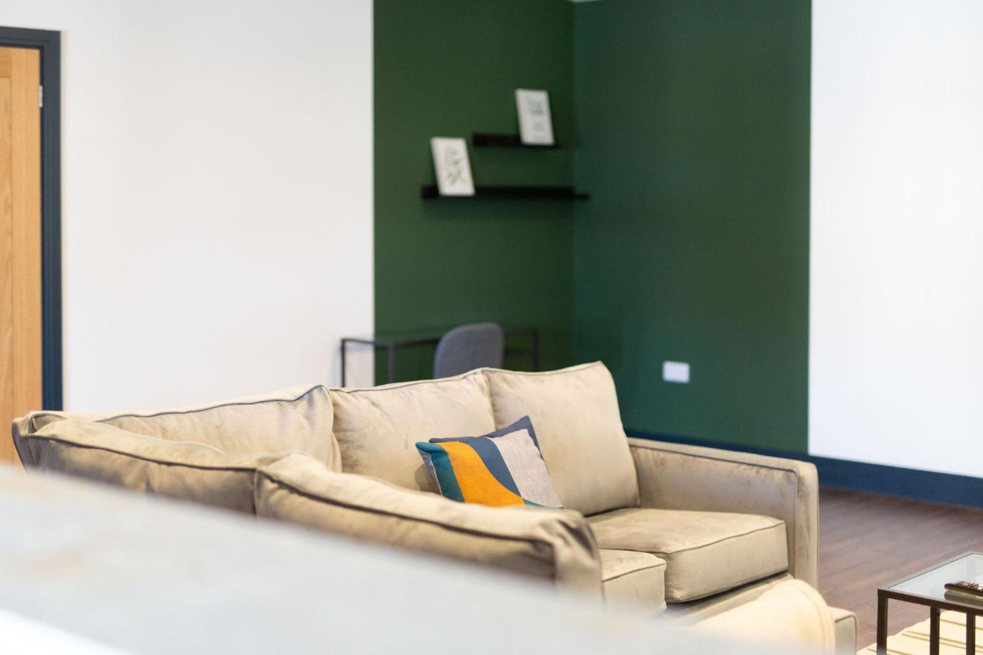 The Kingsway- 2 Bedroom Central Swansea Apartments By Stayright Экстерьер фото