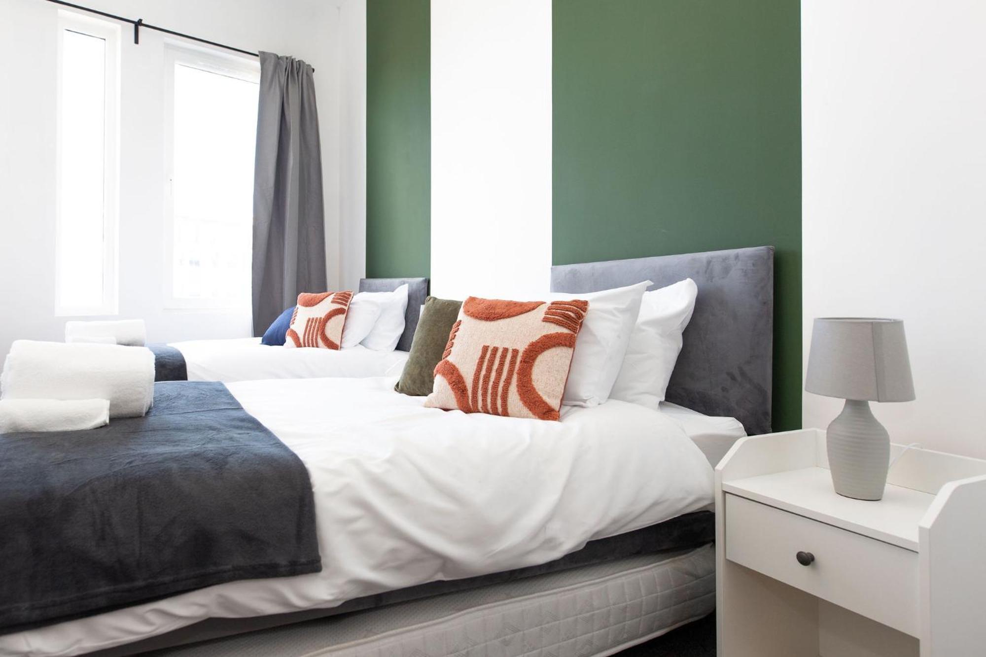 The Kingsway- 2 Bedroom Central Swansea Apartments By Stayright Экстерьер фото